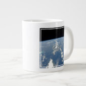 Grande Tasse La Poussière Saharienne Frappant Vers L'Ouest Dans (Devant droit)