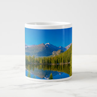 Grande Tasse Lac Bear dans le parc national de Rocky Mountain