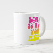 Grande Tasse L'amour est tout ce dont vous avez besoin (Devant droit)