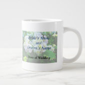 Grande Tasse Lavender Hydrangea dans le jardin (Droite)