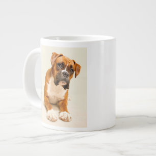 Grande Tasse Le chiot en boîte sur fond de crème d'ivoire.