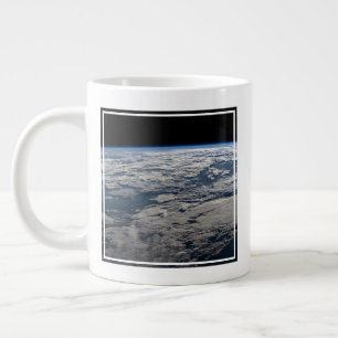 Grande Tasse Le membre de la Terre au-dessus d'une Australie oc