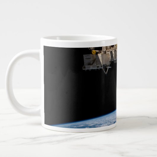 Grande Tasse Le membre de la Terre, ou l'horizon (Gauche)