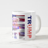Grande Tasse Le président américain Donald Trump (Devant droit)