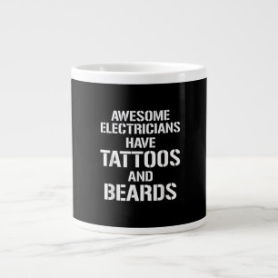 Grande Tasse Les Hommes Étonnants Électriciens Ont Des Tatouage