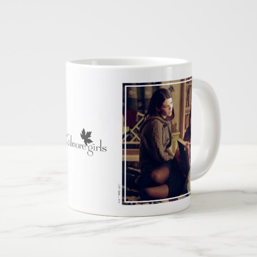 Grande Tasse Lorelai et Rory assis dans la chambre (Devant droit)