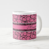 Grande Tasse Lys roses luxuriants avec contour noir, parties sc (Devant droit)