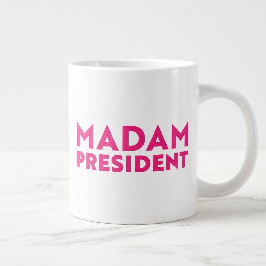 Grande Tasse Madame la Présidente, typographie moderne rose cha (Droite)