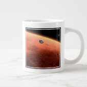 Grande Tasse Mars Science Laboratory approchant Mars. (Droite)