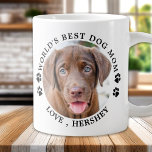 Grande Tasse Meilleur Chien Maman 2 Personnalisée Photo pour An<br><div class="desc">Meilleure maman chien du monde ... Surprenez votre maman de chien préférée cette Fête des Mères avec cette tasse de café géante de photo de animal de compagnie super mignonne. Customisez cette tasse de maman chien avec les photos préférées de votre chien, et le nom. Double face - vous pouvez...</div>