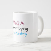 Grande Tasse Message anti-MAGA (Devant droit)