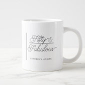 Grande Tasse Modern Script Fifty and Fabulous 50th Birthday (Droite)