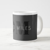 Grande Tasse Moderne Gris Foncé & Nom et Monogramme Modifiables (Devant droit)