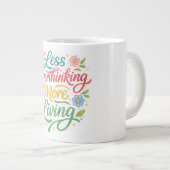 Grande Tasse Moins de réflexion, plus de vie (Devant droit)