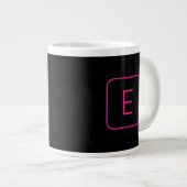 Grande Tasse Monogram de Styled | Pink & Black (Devant droit)
