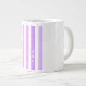 Grande Tasse Monogramme à bandes verticales violettes et roses (Devant droit)
