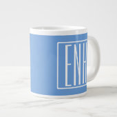 Grande Tasse Monogramme Initiales 3 Moderne Gras | Bleu Clair (Devant droit)
