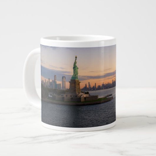 Grande Tasse Monuments | Statue of Liberty NYC (Devant gauche)