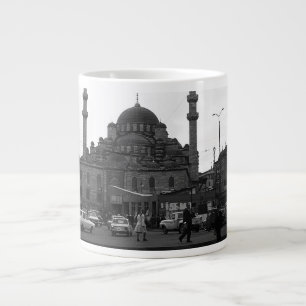 Grande Tasse Mosquée Yeni Camii à Istanbul en Turquie vintage