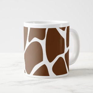 Grande Tasse Motif d'impression de girafe en Brown foncé.