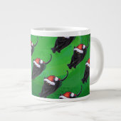 Grande Tasse Motif Festif de chat noir sur vert (Devant droit)