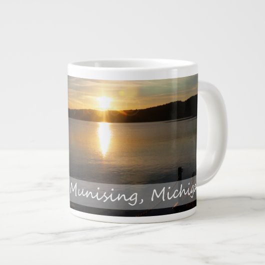 Grande Tasse Munising Michigan (Devant droit)