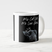 Grande Tasse My Cat Lets Me Live Here (Devant droit)