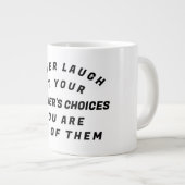 Grande Tasse Ne rigole jamais, T-shirt (Devant droit)