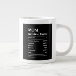 Grande Tasse Noir minimaliste Maman Nutrition Fiches Typographi<br><div class="desc">Offrez à la maman dans votre vie un cadeau amusant et unique avec cette maman minimaliste noire faits nutrition giant tasse de café. La tasse présente un design minimaliste avec une typographie blanche listant les "faits nutritionnels" d'une mère, y compris des ingrédients tels que l'amour, la patience et le rire....</div>