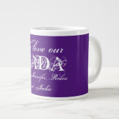 Grande Tasse Nous aimons notre Dada mignon personnalisé violet (Devant droit)