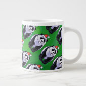 Grande Tasse Ours de panda à Santa Hat sur Vert (Droite)