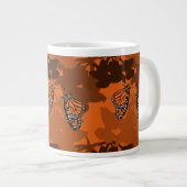 Grande Tasse Paire papillon de monarque de l'Orange foncé (Devant droit)