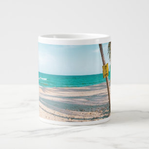 Grande Tasse Panneaux de surf sur la plage lancer oreiller