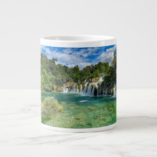 Grande Tasse panorama éloigné des cascades croates de Krka pour