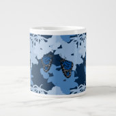 Grande Tasse Papillon monarque en train de se nourrir en bleu (Devant)