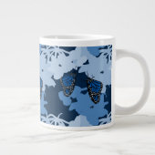 Grande Tasse Papillon monarque en train de se nourrir en bleu (Droite)
