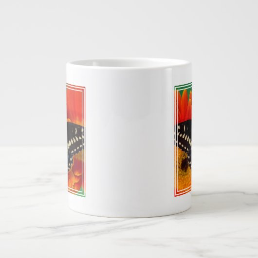 Grande Tasse Papillon noir Swallowtail sur Gerberia Daisy (Devant)