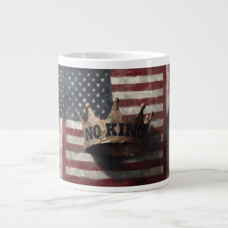 Grande Tasse Pas de roi – Couronne en détresse avec drapeau amé