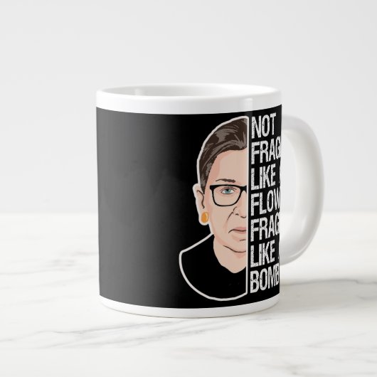 Grande Tasse Pas fragile comme une fleur fragile comme une bomb (Devant droit)
