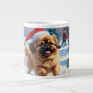 Grande Tasse Pékinois courant dans la neige avec un chapeau de