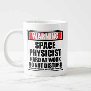 Grande Tasse Physicien De L'Espace D'Avertissement Dur Au Trava