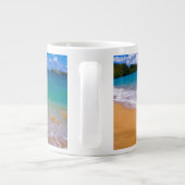 Grande Tasse Plage Vide Et Eaux Bleues (Dos)