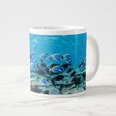 Grande Tasse Plages tropicales | Esturgeon Parmi le corail (Devant droit)