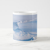 Grande Tasse Plume Émanant Du Volcan Kliuchevskoi. (Devant)