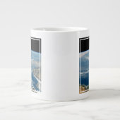 Grande Tasse Poussière Sur La Mer Méditerranée Et L'Île Chypre (Devant)