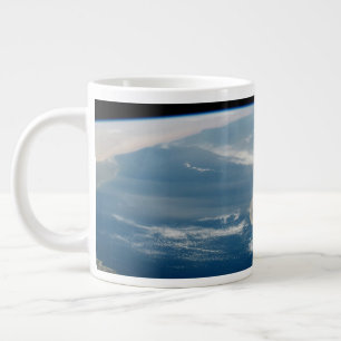 Grande Tasse Poussière Sur La Mer Méditerranée Et L'Île Chypre