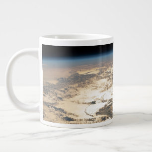 Grande Tasse Poutres De Soleil Au Large De L'Océan Atlantique