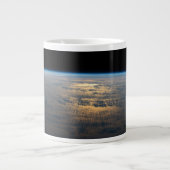 Grande Tasse Poutres Sunglint Au Large D'Un Pacifique Sud En Pa (Devant)