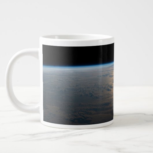 Grande Tasse Poutres Sunglint Au Large D'Un Pacifique Sud En Pa (Gauche)