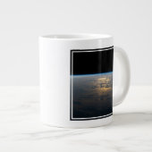 Grande Tasse Poutres Sunglint Au Large D'Un Pacifique Sud En Pa (Devant droit)